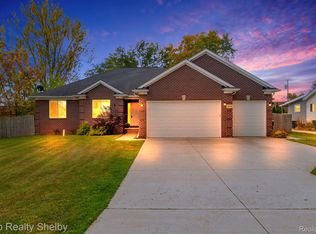 24986 Murray St, Harrison Township, MI