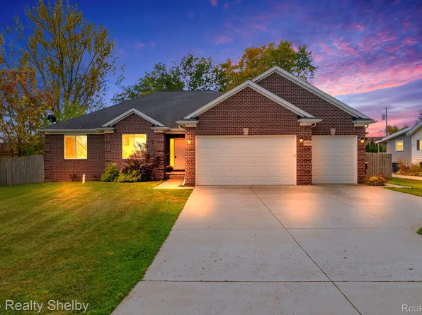 24986 Murray St, Harrison Township, MI 48045