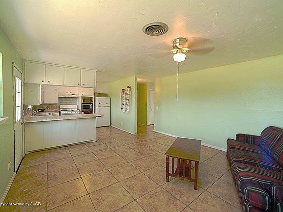 3rd image of 725 Fairlane Ave