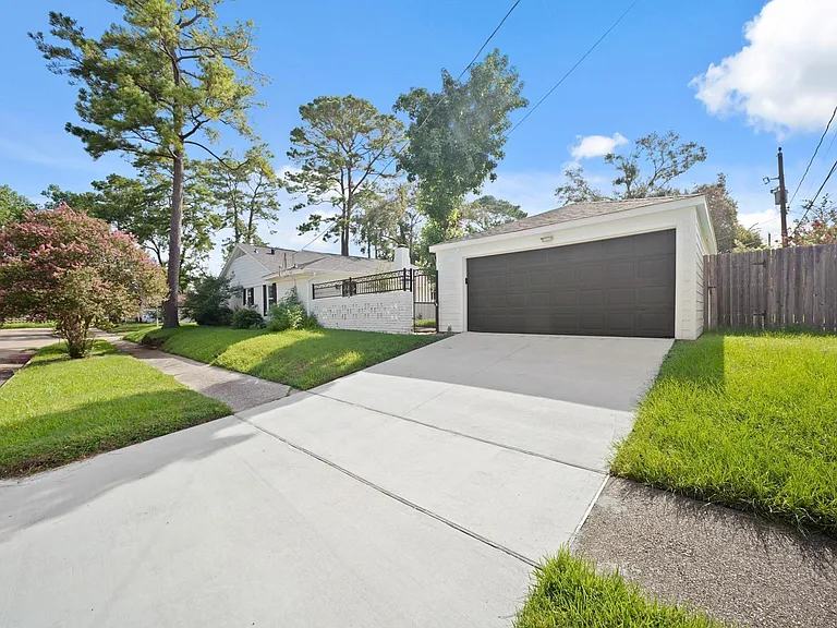 5943 Greenmont Dr — Photo 28