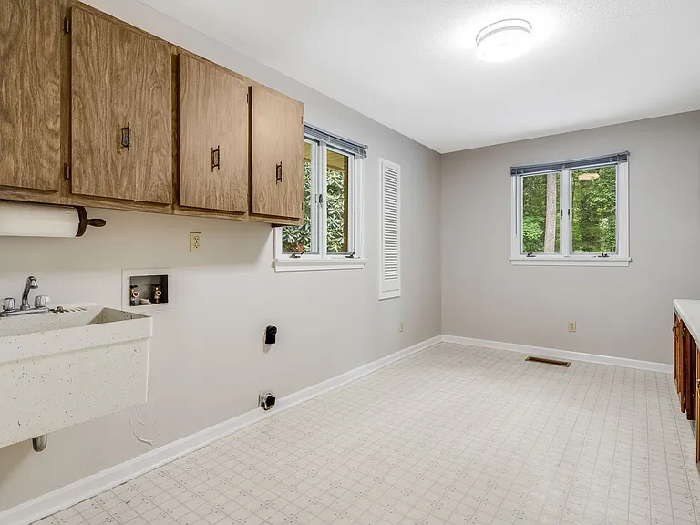 102 Arbor Ln — Photo 16