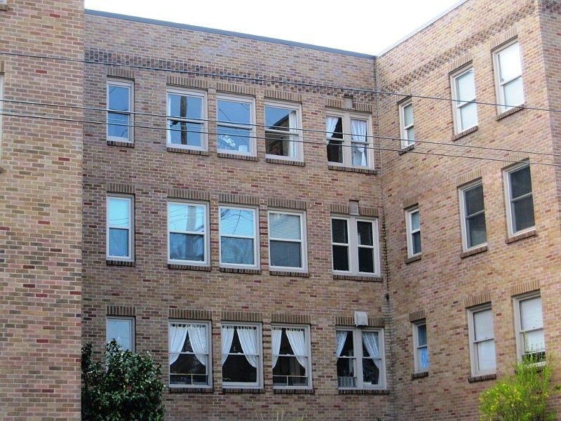 Older established coop on Queen Anne hot spot for living. Urban retreat!