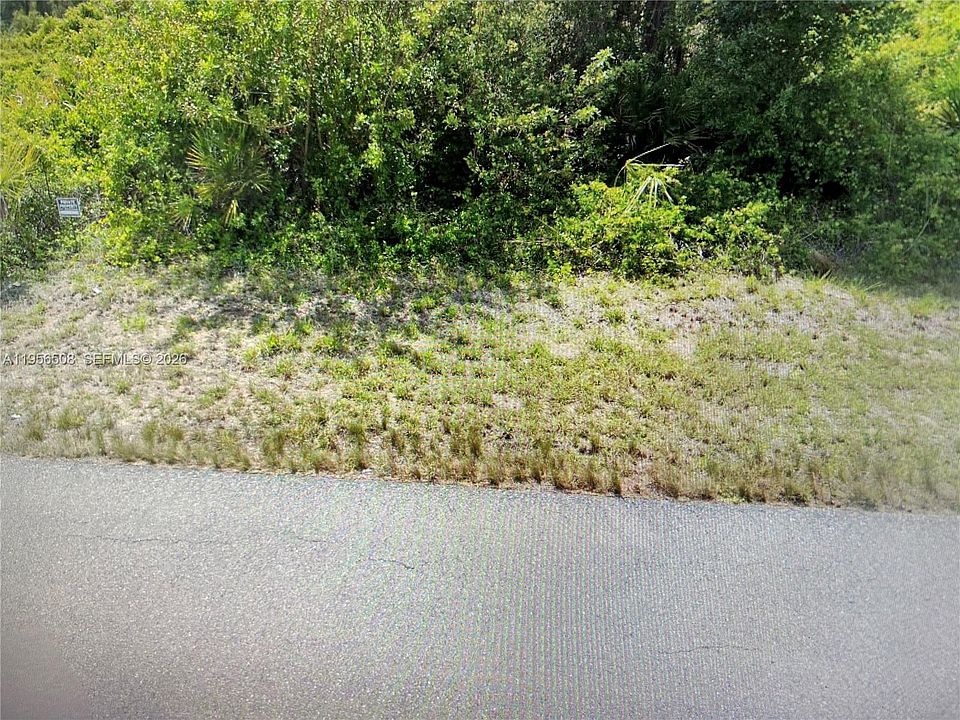 2nd image of 220 Lausanne Ave