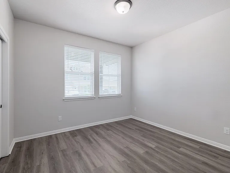 320 E Broade St — Photo 23