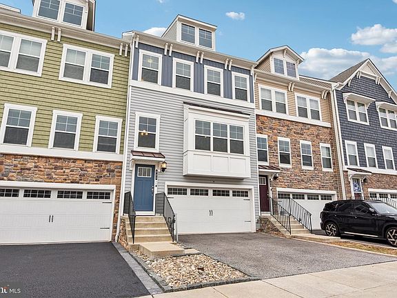 2nd image of 945 Thurston Lane Gln
