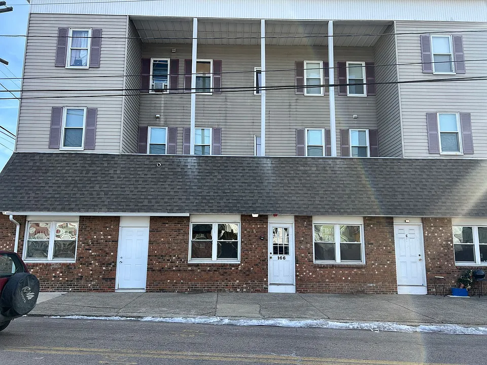 166 Pine St