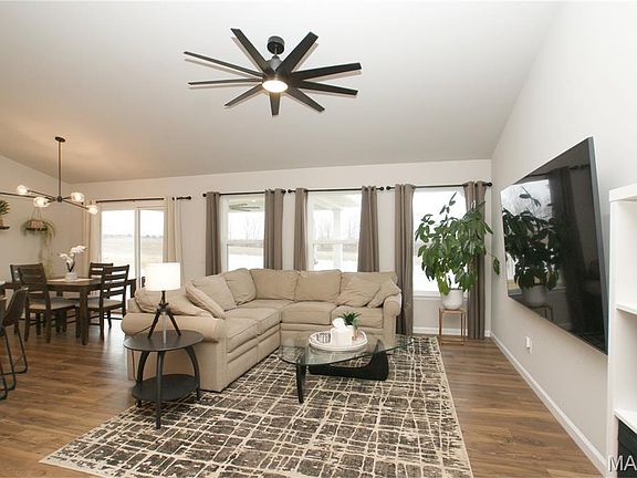 3rd image of 610 Schapers Ct