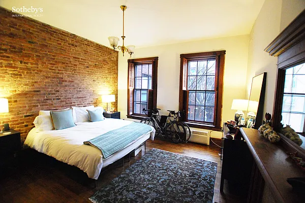 Rented by Sotheby's International Realty | media 11