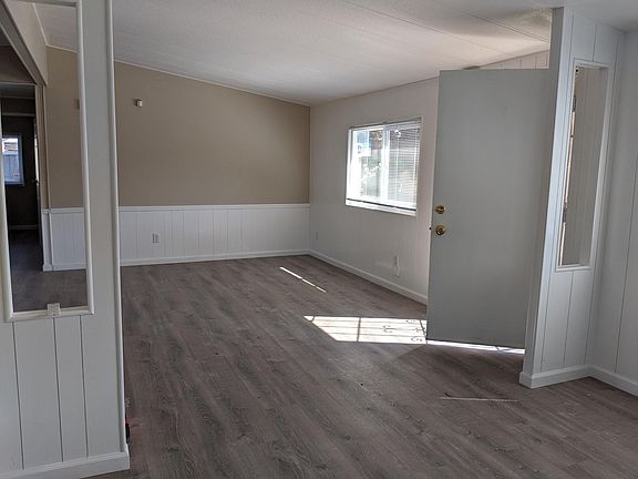 3rd image of 21157 Garden Ave