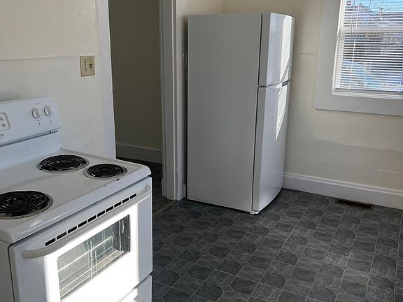 3rd image of 125 E South St