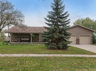 2925 Iris Ave NW, Cedar Rapids, IA 52405