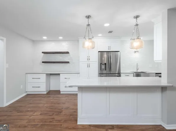 4211 Canyon Point Cir, Roswell, GA 30076