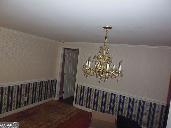 4th image of 1217 Vaughn Rd