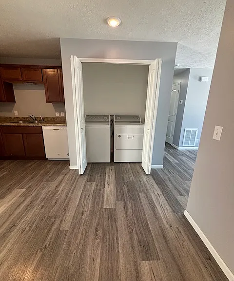 911 N Riverside Dr #7 — Photo 5