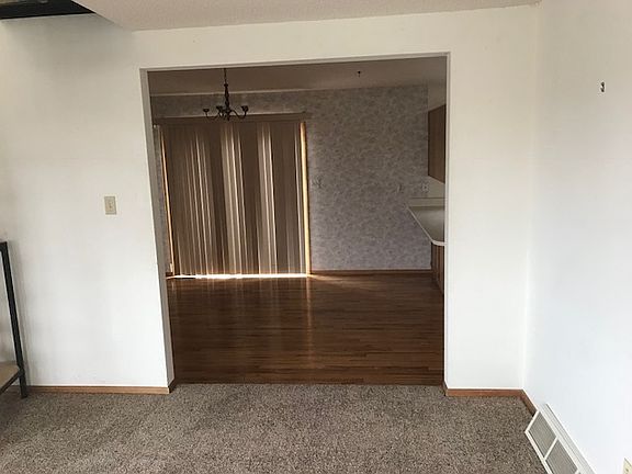 3rd image of 2146 E Hancock St