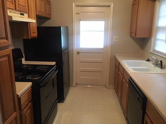 3rd image of 3235 S Euclid Ave