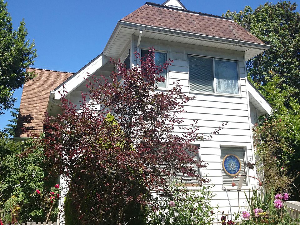 2nd image of 4032 Burton Pl W