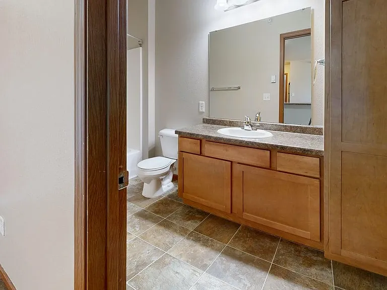 Bakken Ridge Apartments — Photo 18
