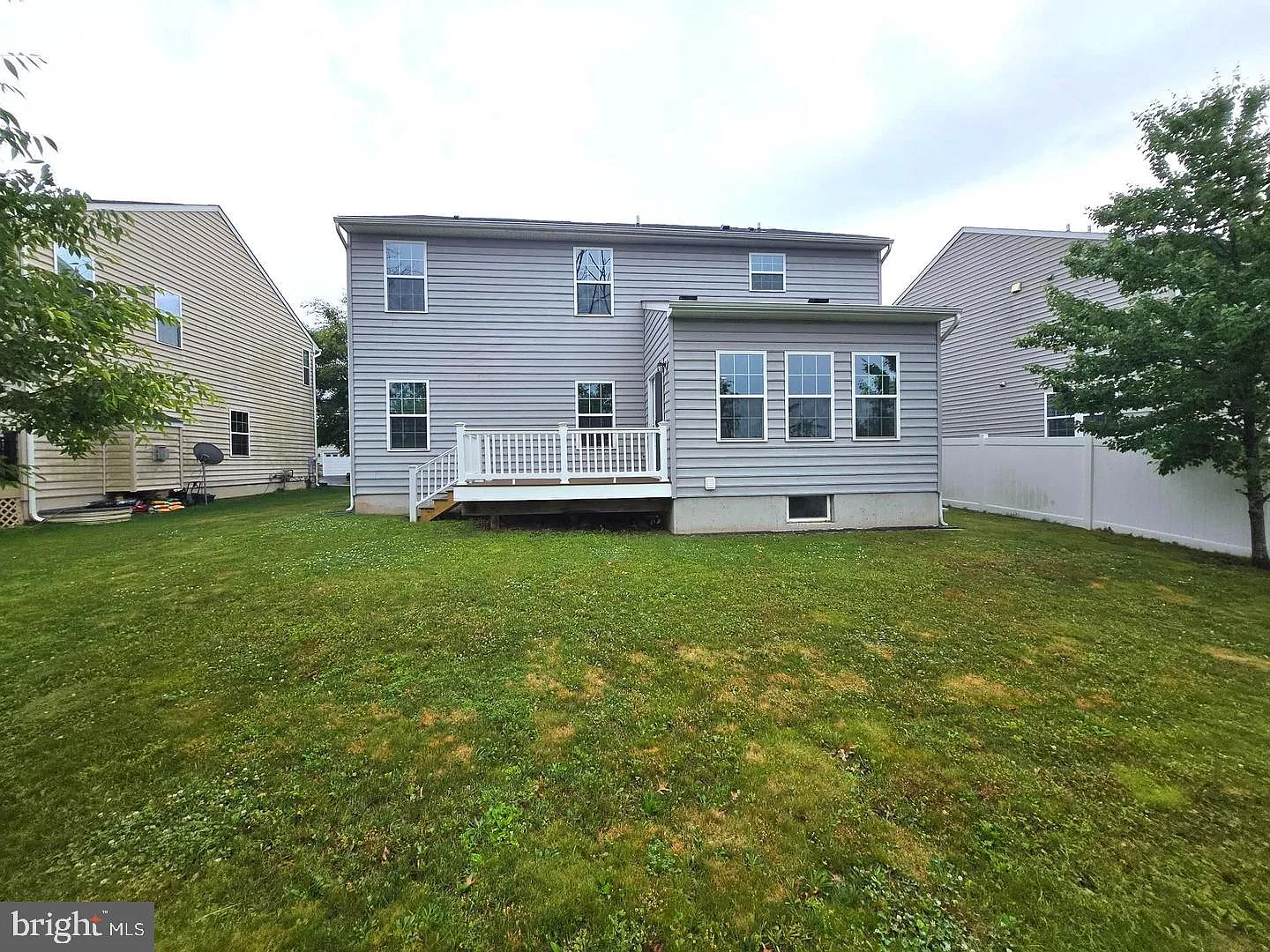 4 bed, 2.5 bath, 2920 sqft, $3,750 — Photo 2