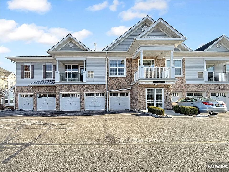 1st image of 83 Brownstone Rd