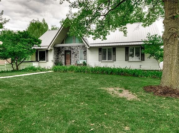 3rd image of 522 E Concord Dr