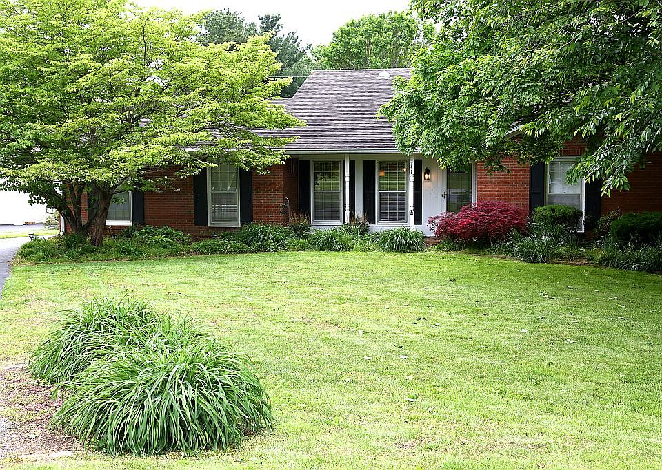 1st image of 2825 Thompson Dr