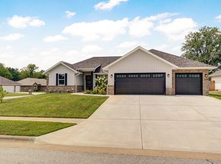 1379 S Strasbourg Ave, Springfield, MO 65802