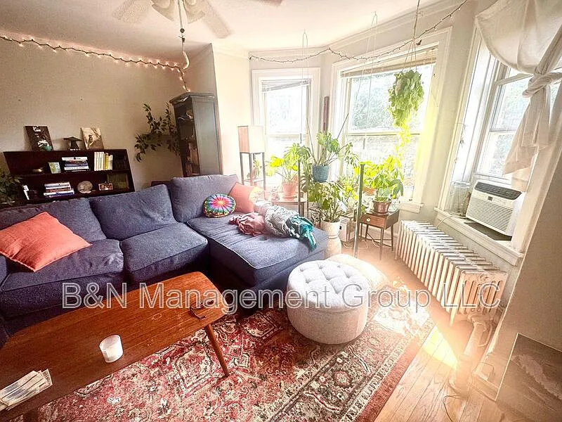 1 bed, 1.0 bath, 750 sqft, $1,850 — Photo 2