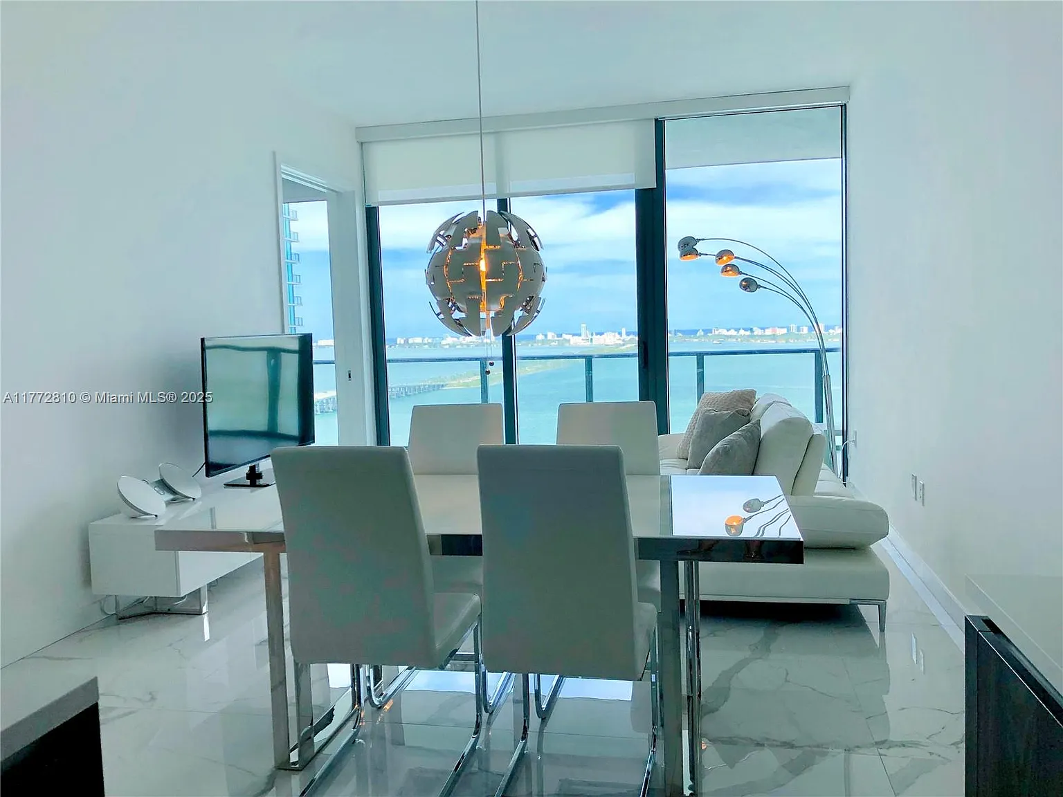 2 bed, 1244 sqft, $6,100 — Photo 2