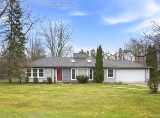 16145 Madoline St, Beverly Hills, MI 48025