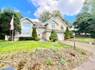 1452 Lakeland Ave, Morgantown, WV 26505