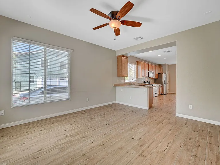 10420 September Flower St — Photo 6