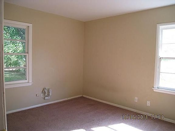 5th image of 1327 Gary Dr