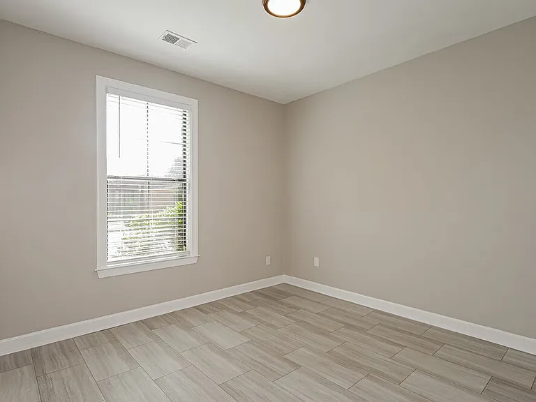 1941 Rochelle Ln — Photo 12
