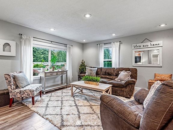 5th image of 211 Beacon Hill Dr