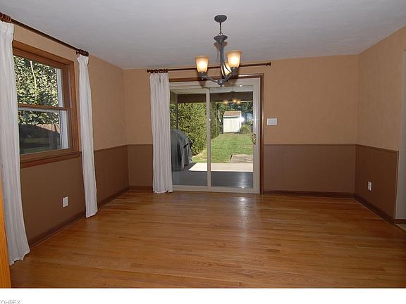 4th image of 345 Walker Dr