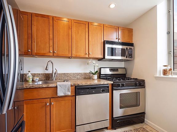 3rd image of 520 W 23rd St APT 11E