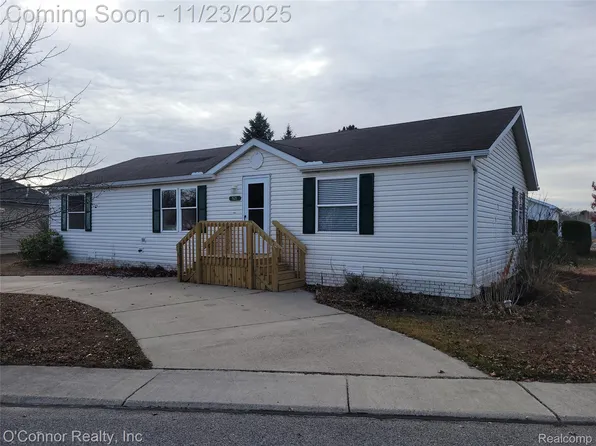 521 Bush Lake Ln, Smiths Creek, MI 48074