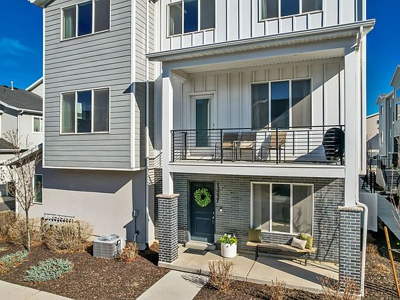 4th image of 15227 S Tack Way