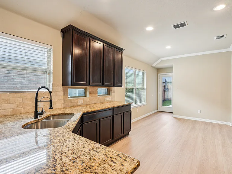 15937 Alvarado Dr — Photo 10