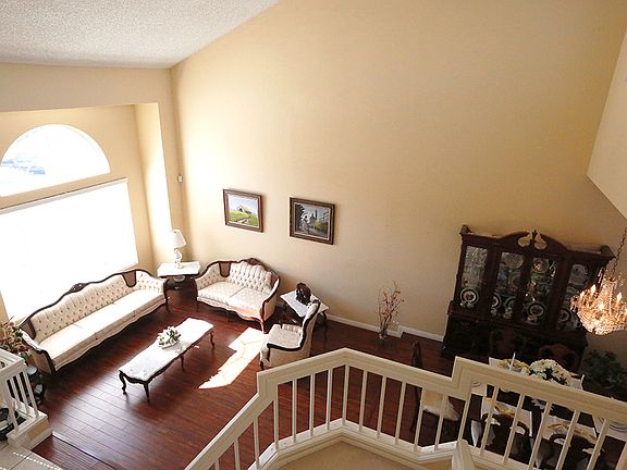 2nd image of 916 Silvertip Dr