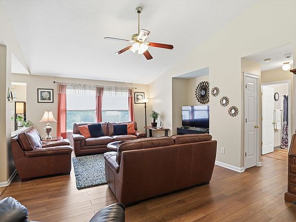 4th image of 5001 Angelique Dr