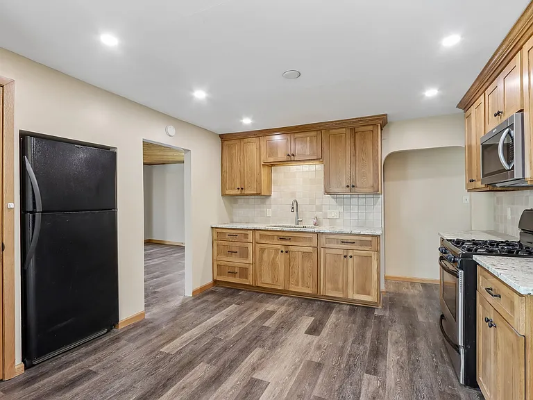 2027 N Main St #1A — Photo 7