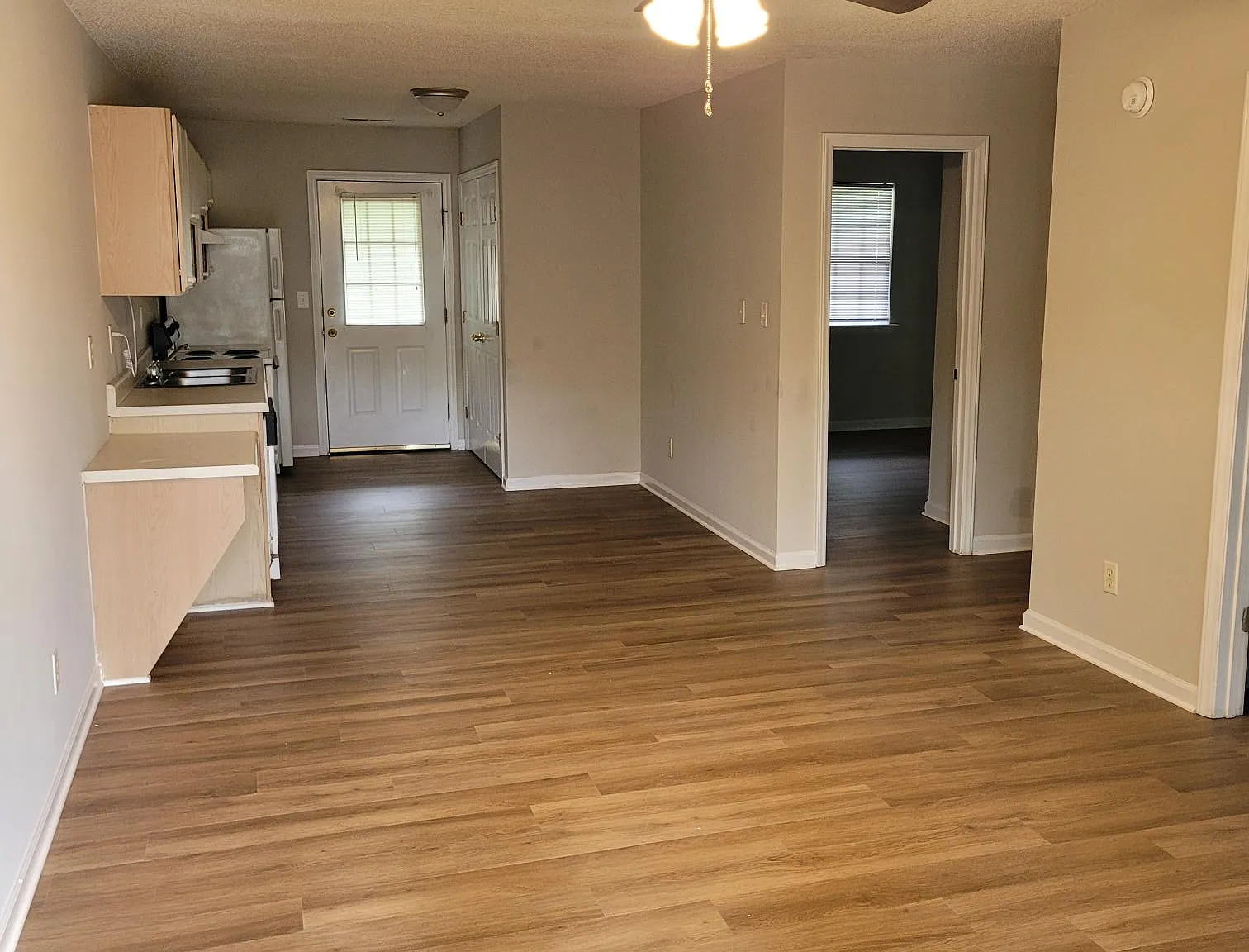 2 bed, 745 sqft, $995 — Photo 3