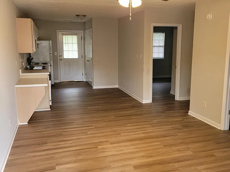 131 N Wheeless Dr #J — Photo 3