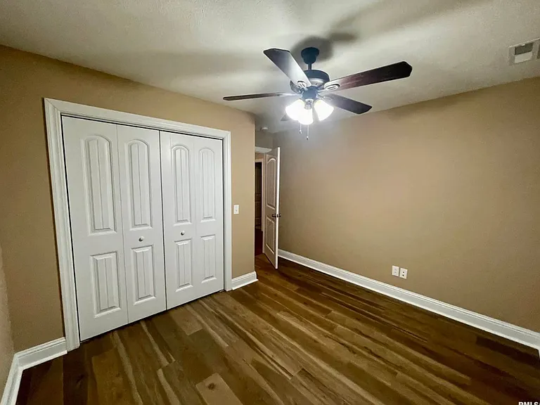 918 Whitecotton Dr — Photo 16