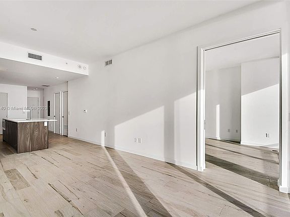 5th image of 480 NE 31st St Unit 1903