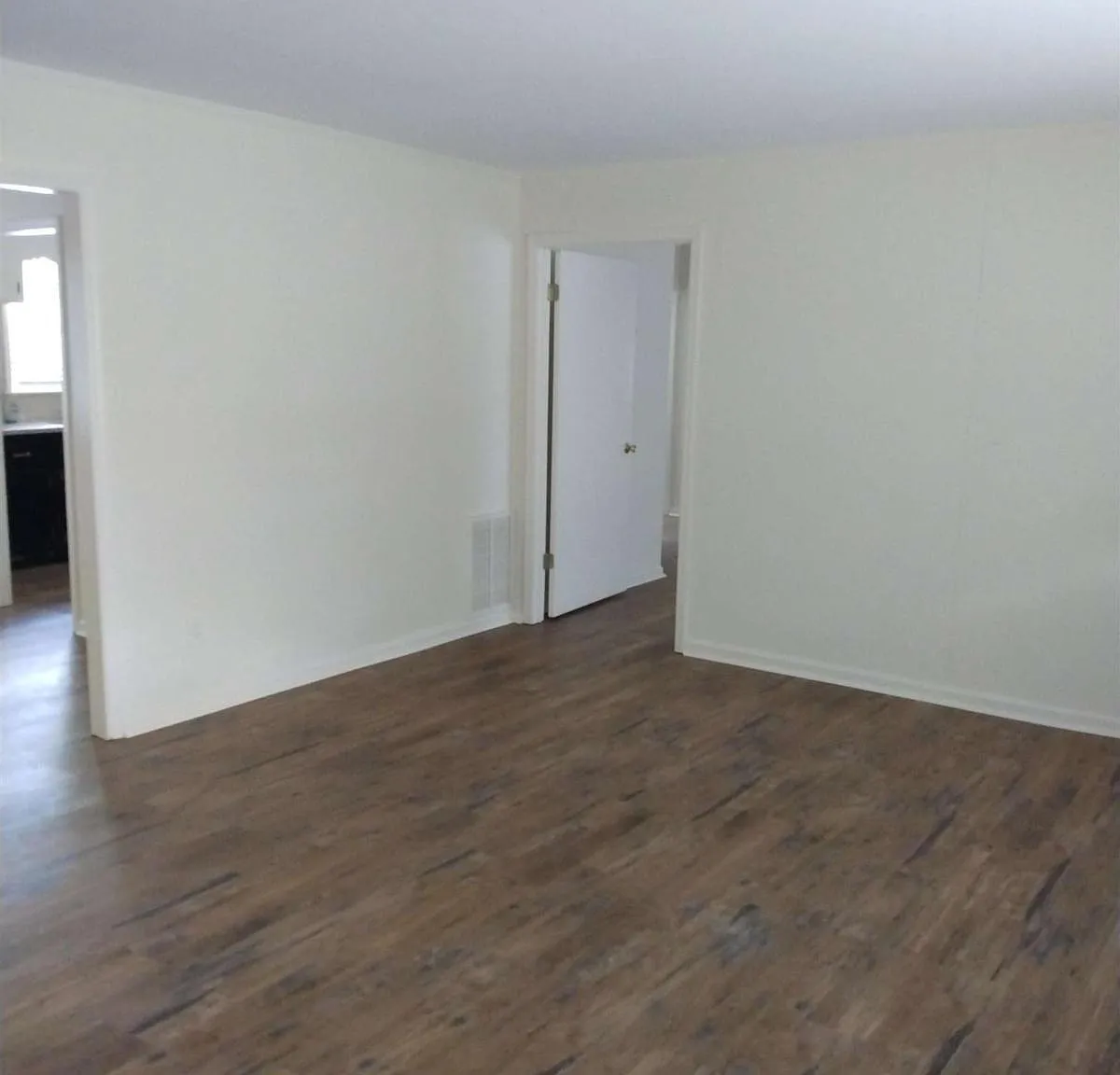 3 bed, 2.0 bath, 1930 sqft, $2,500 — Photo 4