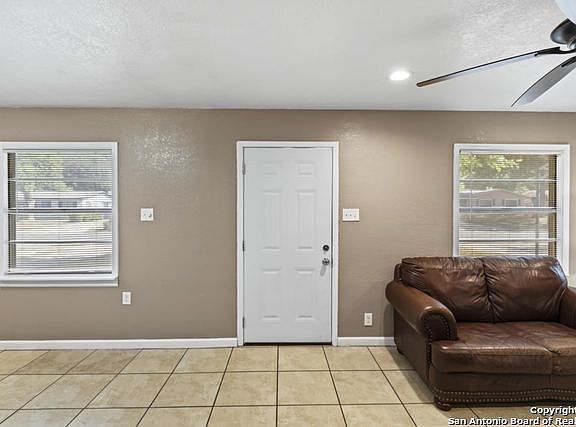 3rd image of 1442 Peterson Ave
