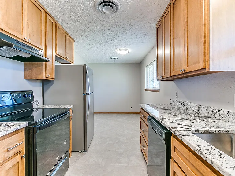214 Thompson Dr — Photo 9